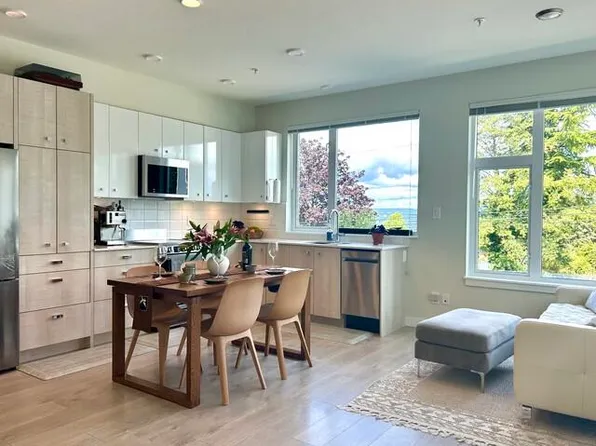 10838 Whalley Blvd #210, Surrey, BC V3R 5J7