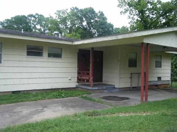2nd image of 7 Myrtle Dr