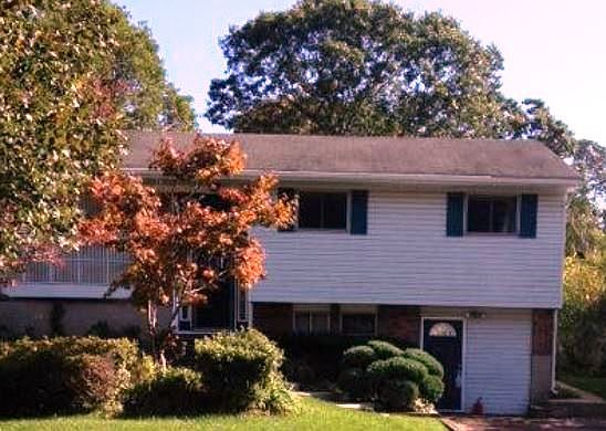 1st image of 6 Hindes Ct