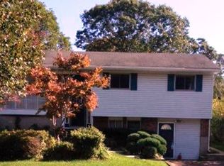 6 Hindes Ct, Smithtown, NY 11787