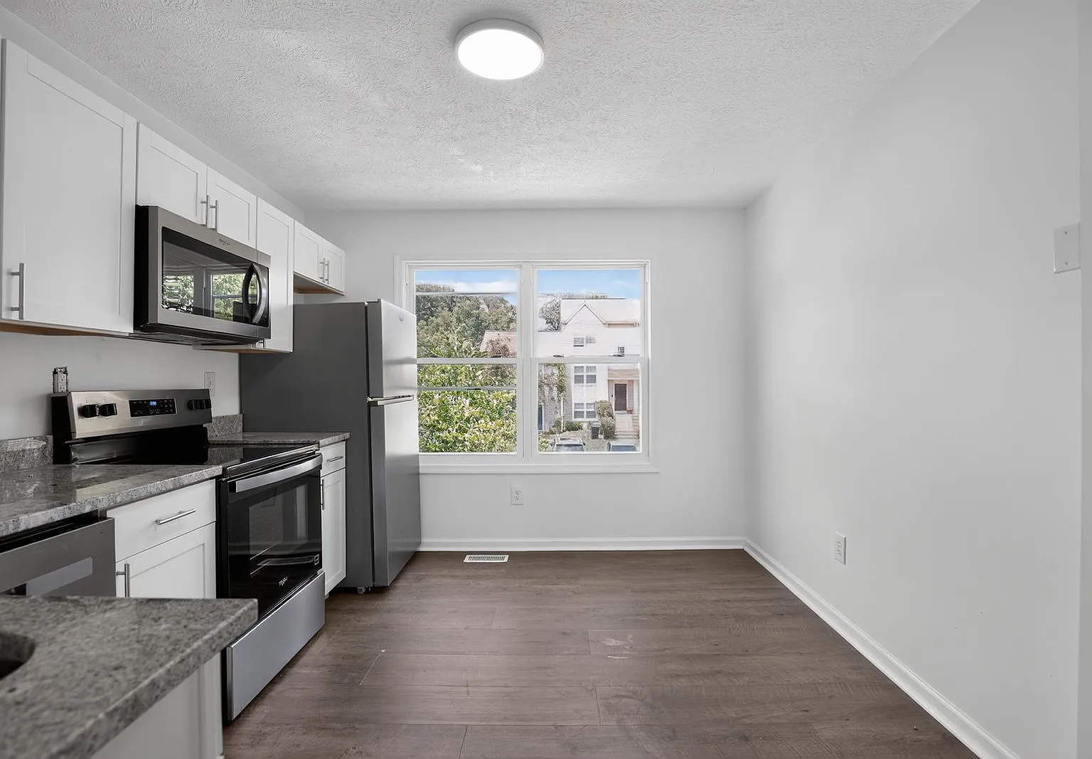 4 bed, 3.0 bath, 1377 sqft, $2,450 — Photo 4