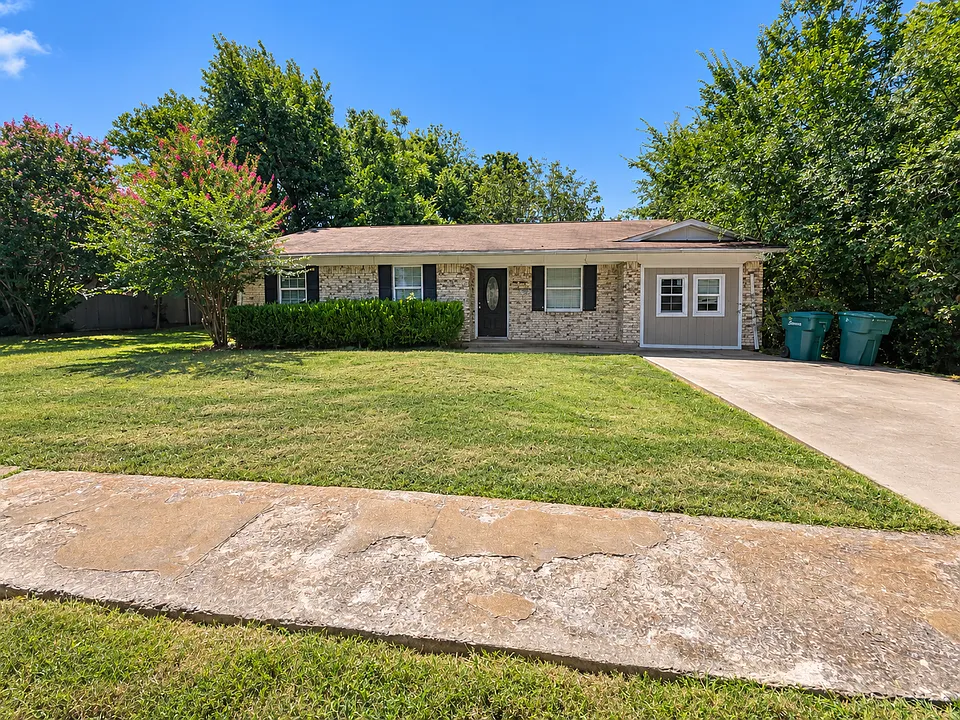 302 Kansas St