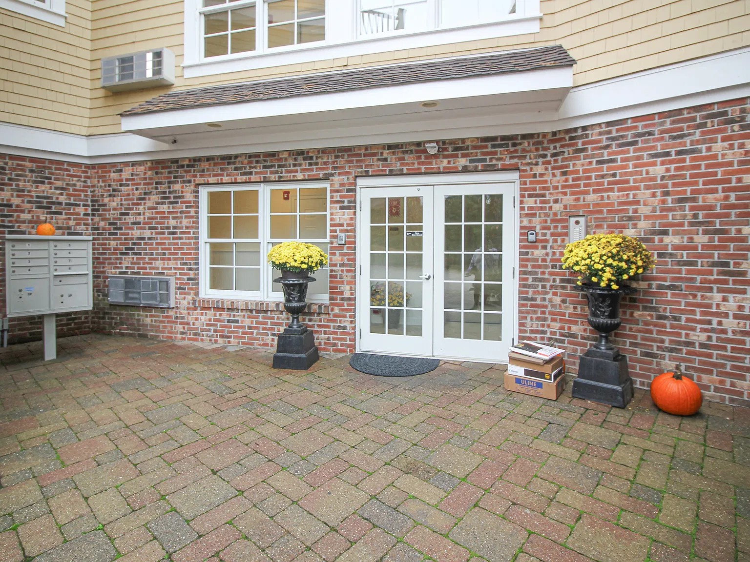 2 bed, 1326 sqft, $5,500 — Photo 3