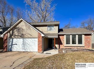 3718 Lynnwood Dr, Bellevue, NE 68123