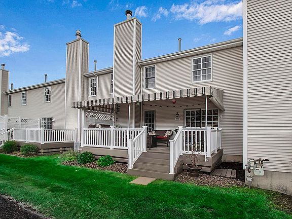 3rd image of 612 Forest Edge Dr