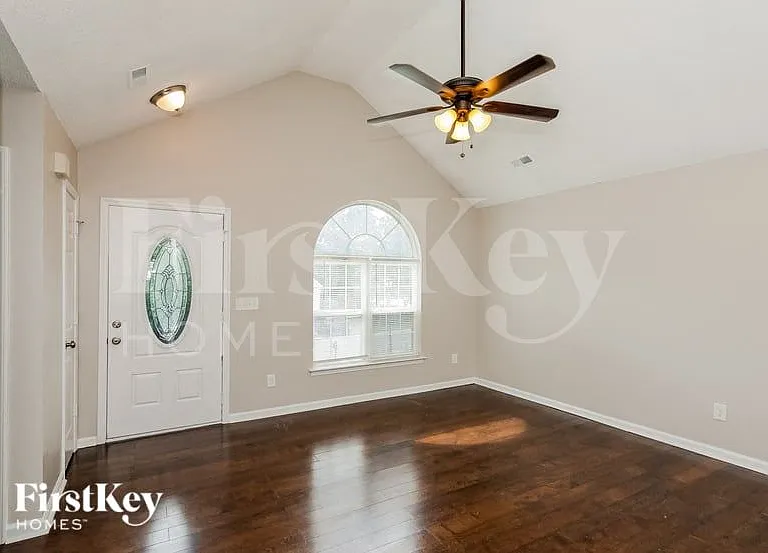 1024 Stinson Glen Ln — Photo 2