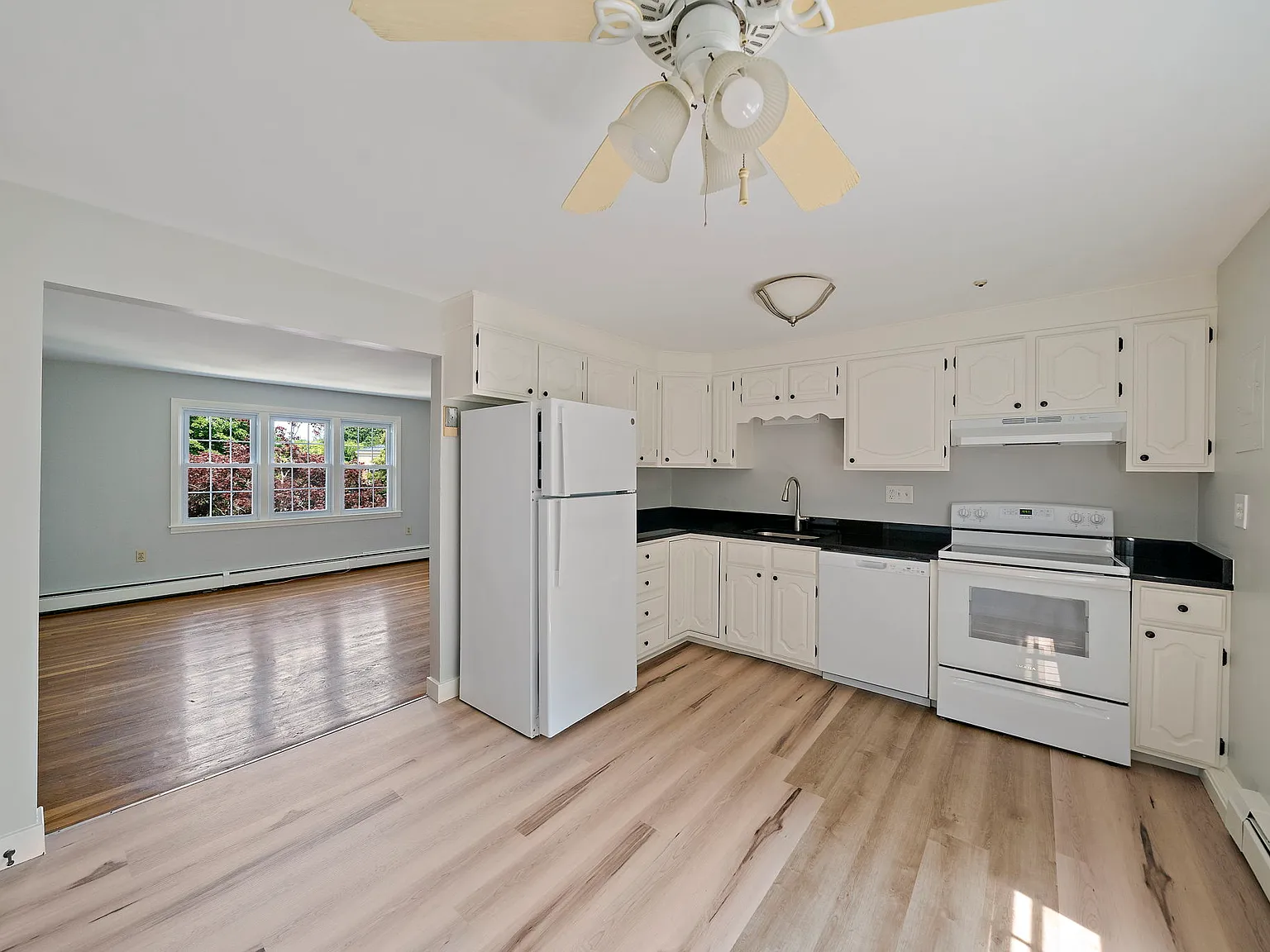 2 bed, 828 sqft, $2,450 — Photo 2