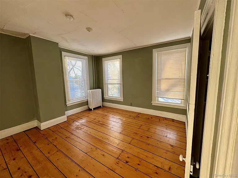 1860 E Main St #5 — Photo 2