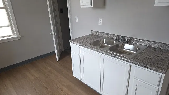 2 bed, $900 — Photo 3