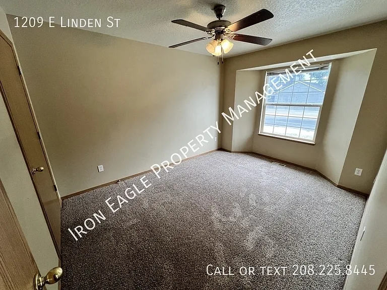 1209 E Linden St — Photo 8