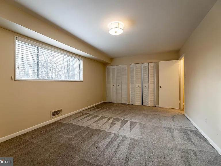 10648 Montrose Ave #102 — Photo 9
