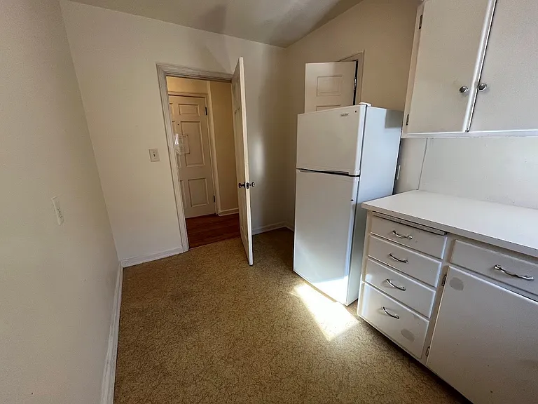 1406 Drake St — Photo 9