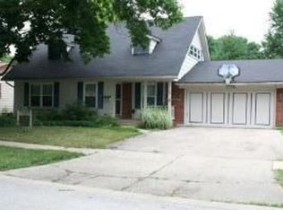 68 Walpole Rd, Elk Grove Village, IL 60007