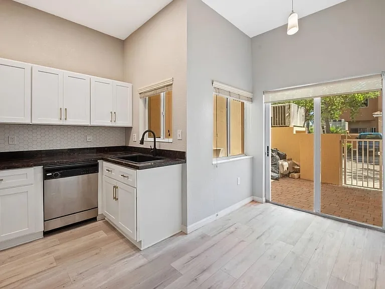 1603 SE 23rd Way — Photo 2