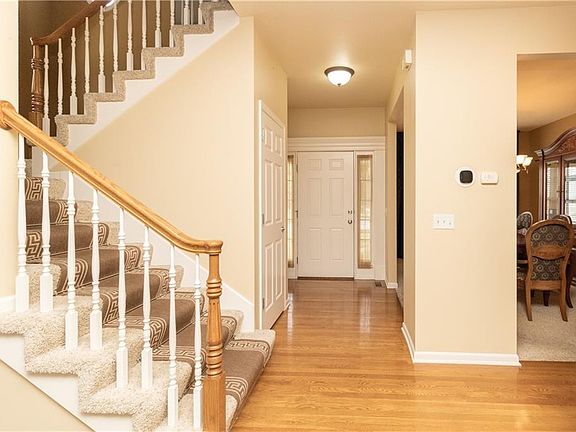 5th image of 4107 Bennington Dr