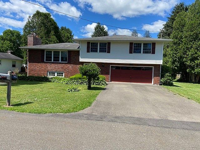 1st image of 13 Hoffman Dr