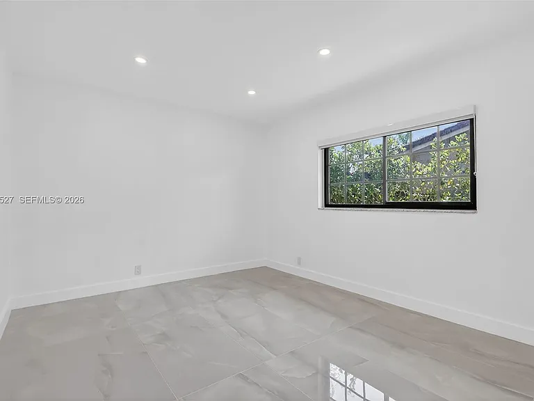Alamanda Dr — Photo 24