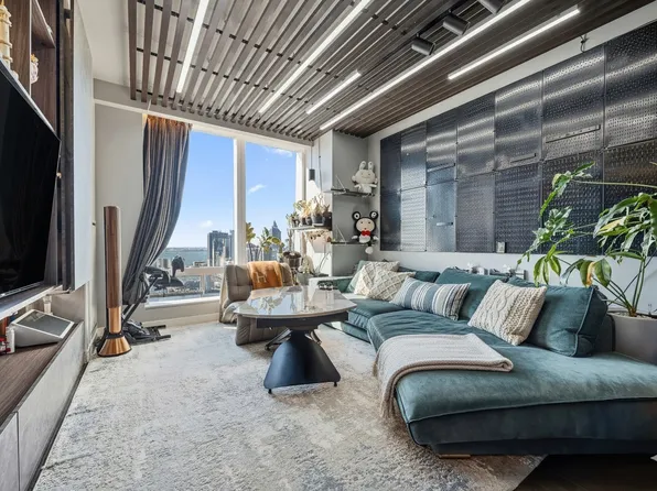 252 South Street image 2 of 13