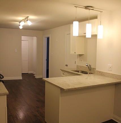 3rd image of 854 W Armitage Ave Ste 1
