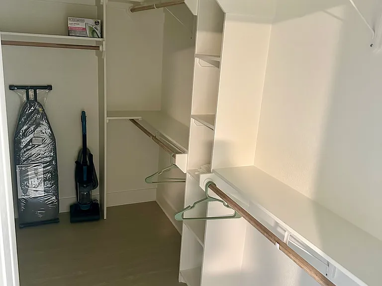 430 Oak St — Photo 12