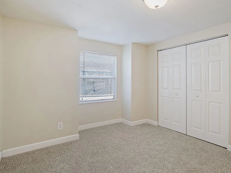 Balsam Avenue Apartments - The Courts — Photo 45