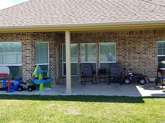 3rd image of 902 Cypress Wood Dr