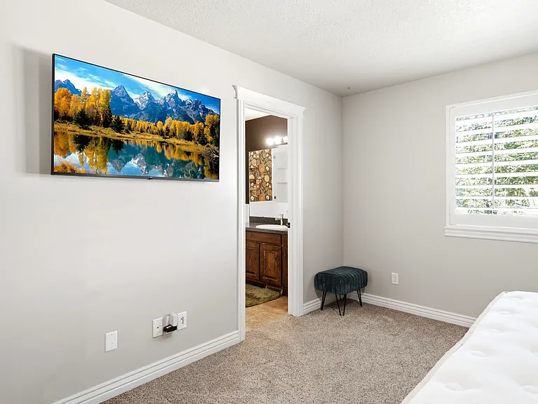 5742 S 4525 W — Photo 12
