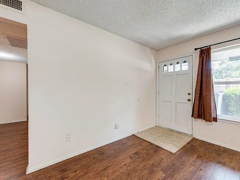 632 Timberline Dr — Photo 4