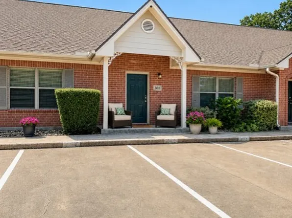 1702 Deacon Dr APT 303, College Station, TX 77845