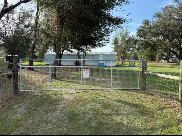 2864 SW Centerville Ave, Fort White, FL 32038