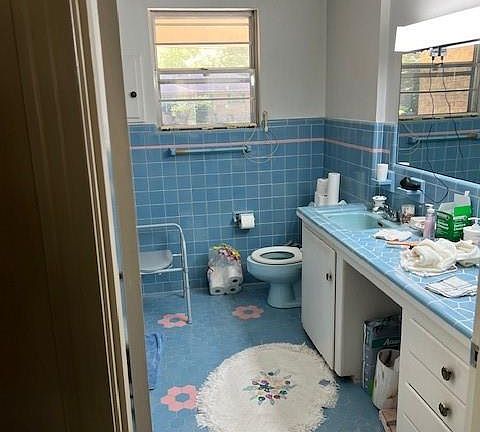 4th image of 3132 Madonna Dr