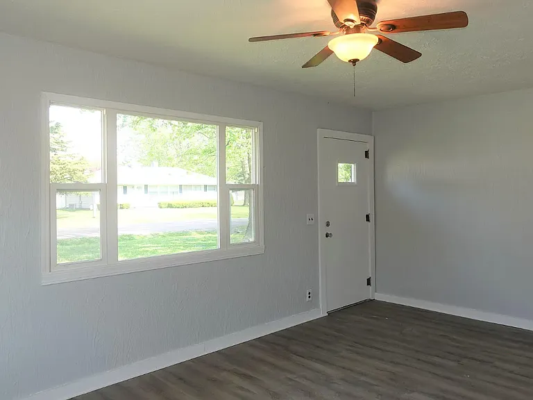 1118 Monroe St — Photo 3