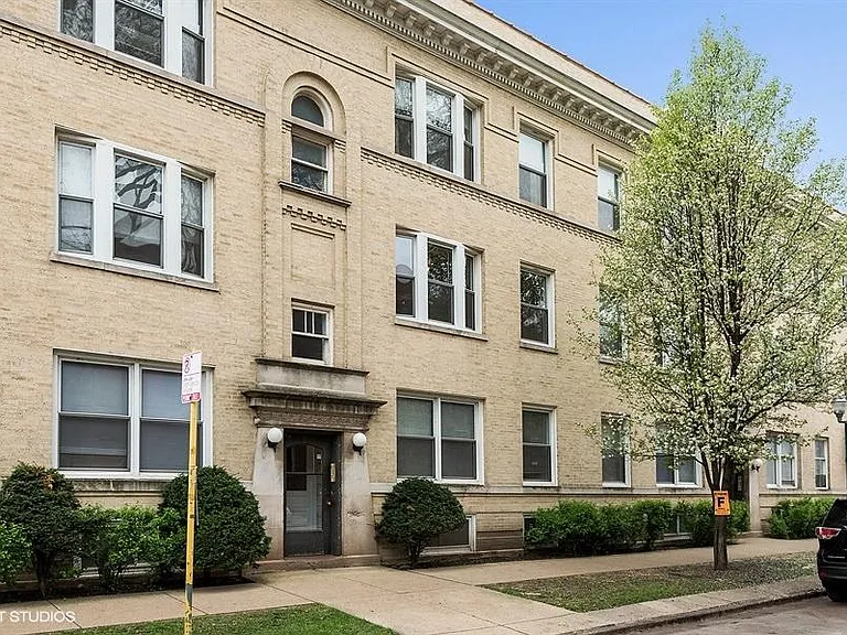 947 W Oakdale Ave #2E — Photo 1