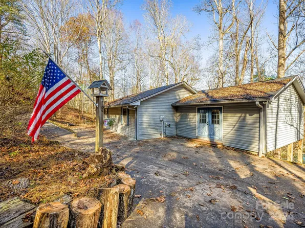 225 Mountain View Dr, Pisgah Forest, NC 28768