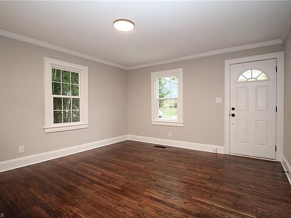 4th image of 1604 Oak St