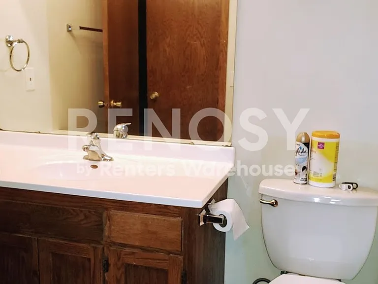 2323 Amberwood Dr — Photo 4