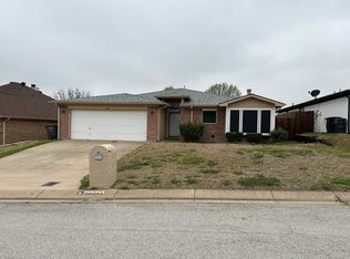 10241 Sunset View Dr, Fort Worth, TX 76108