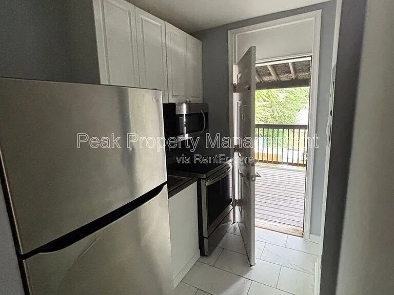 2121 W Cary St #C — Photo 4