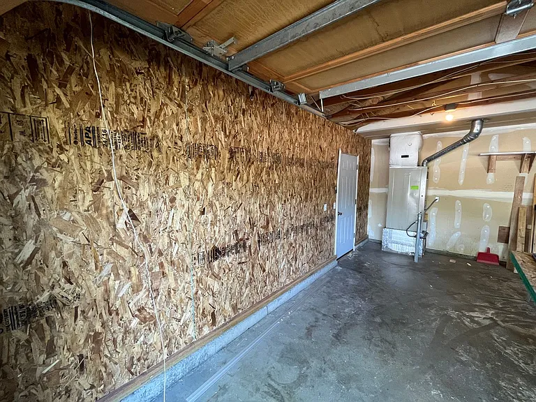 565 NE Norton Ave — Photo 13