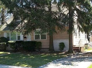 263 Gilmore St, Mineola, NY 11501