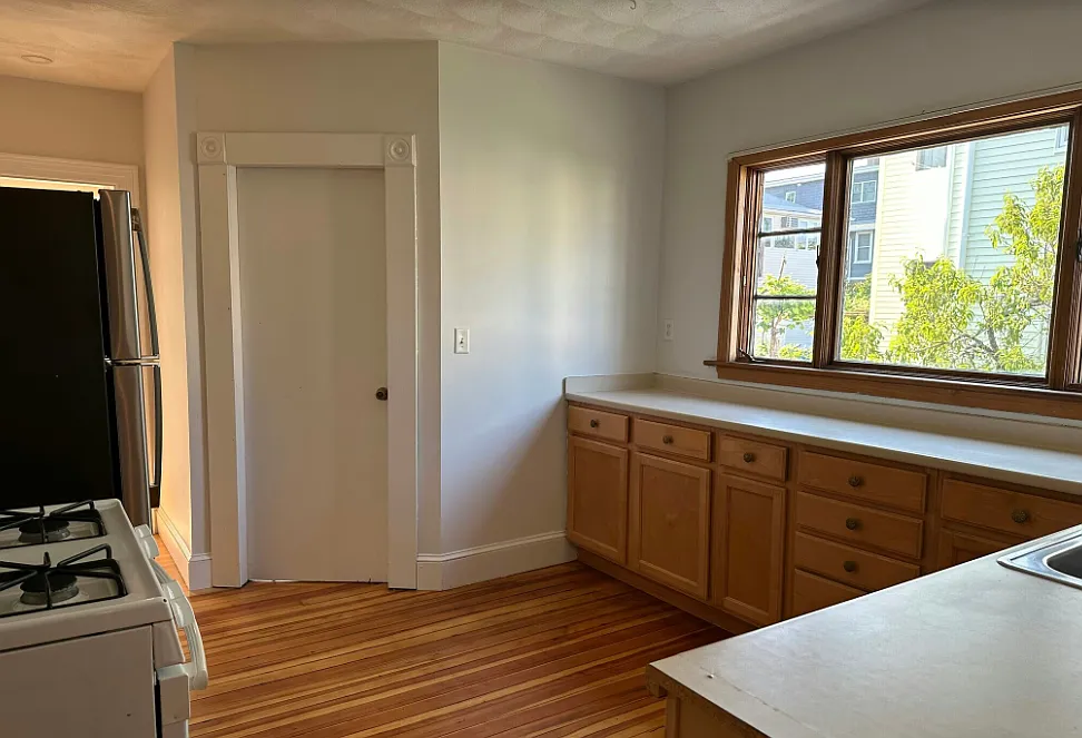 3 bed, $4,200 — Photo 4