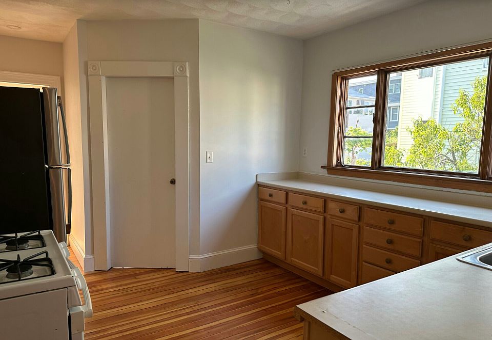 1st image of 23 Renfrew St #1B