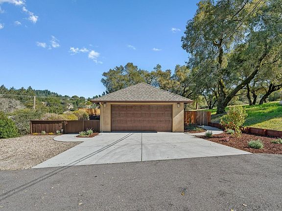 3rd image of 141 Whistler Ct
