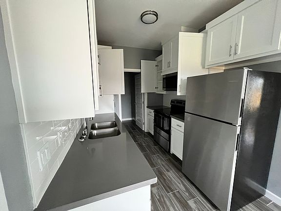 2nd image of 209 Lauryn Dr #3