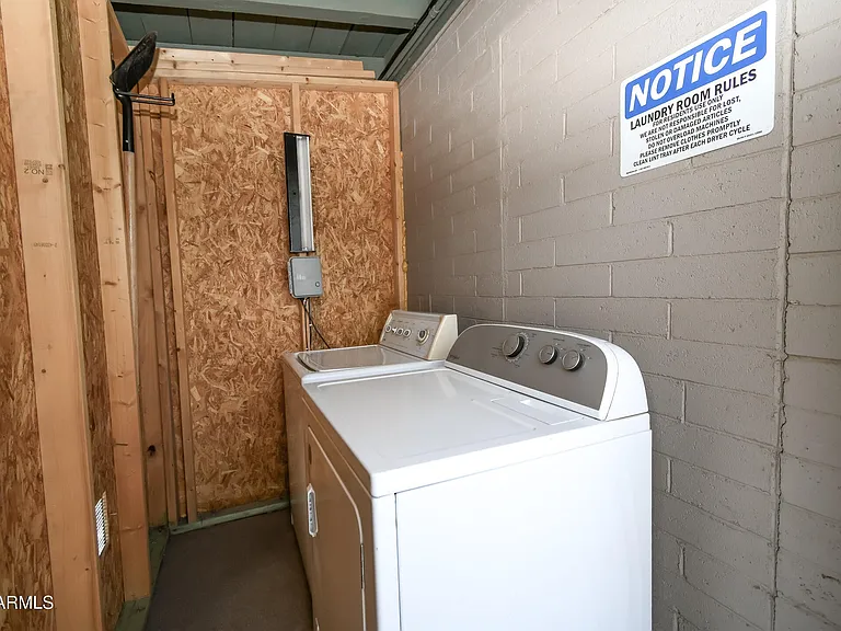 1012 E Henry St — Photo 17