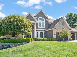 192 NE Hidden Ridge Pl, Lees Summit, MO 64064