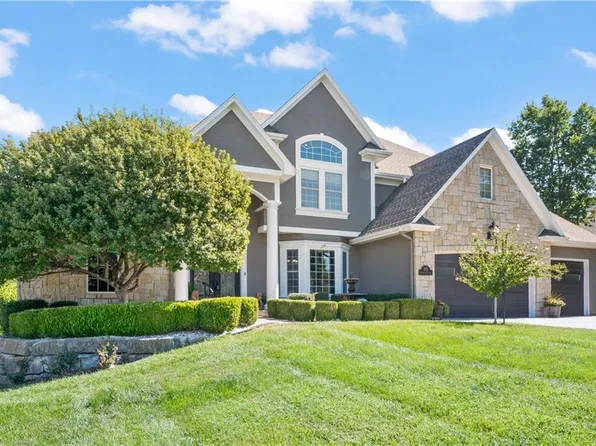 192 NE Hidden Ridge Pl, Lees Summit, MO 64064