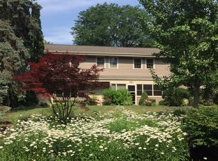 2125 Le Chateau Dr, Brookfield, WI 53045