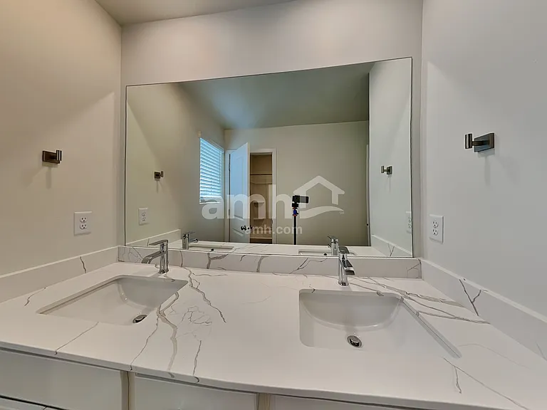 8968 S Wilroy Rd — Photo 14