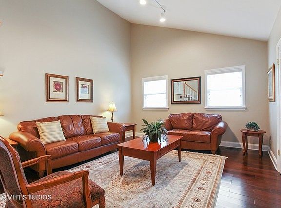 3rd image of 1008 Castlewood Ln